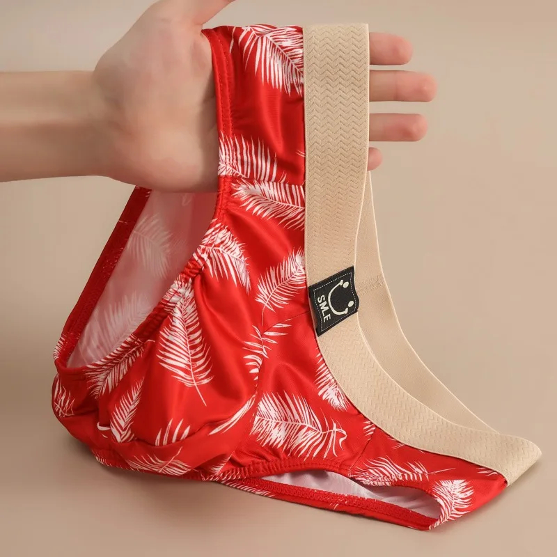 Menβs Feather Print U-Convex Briefs β Stylish Mid-Rise Comfort Underwear